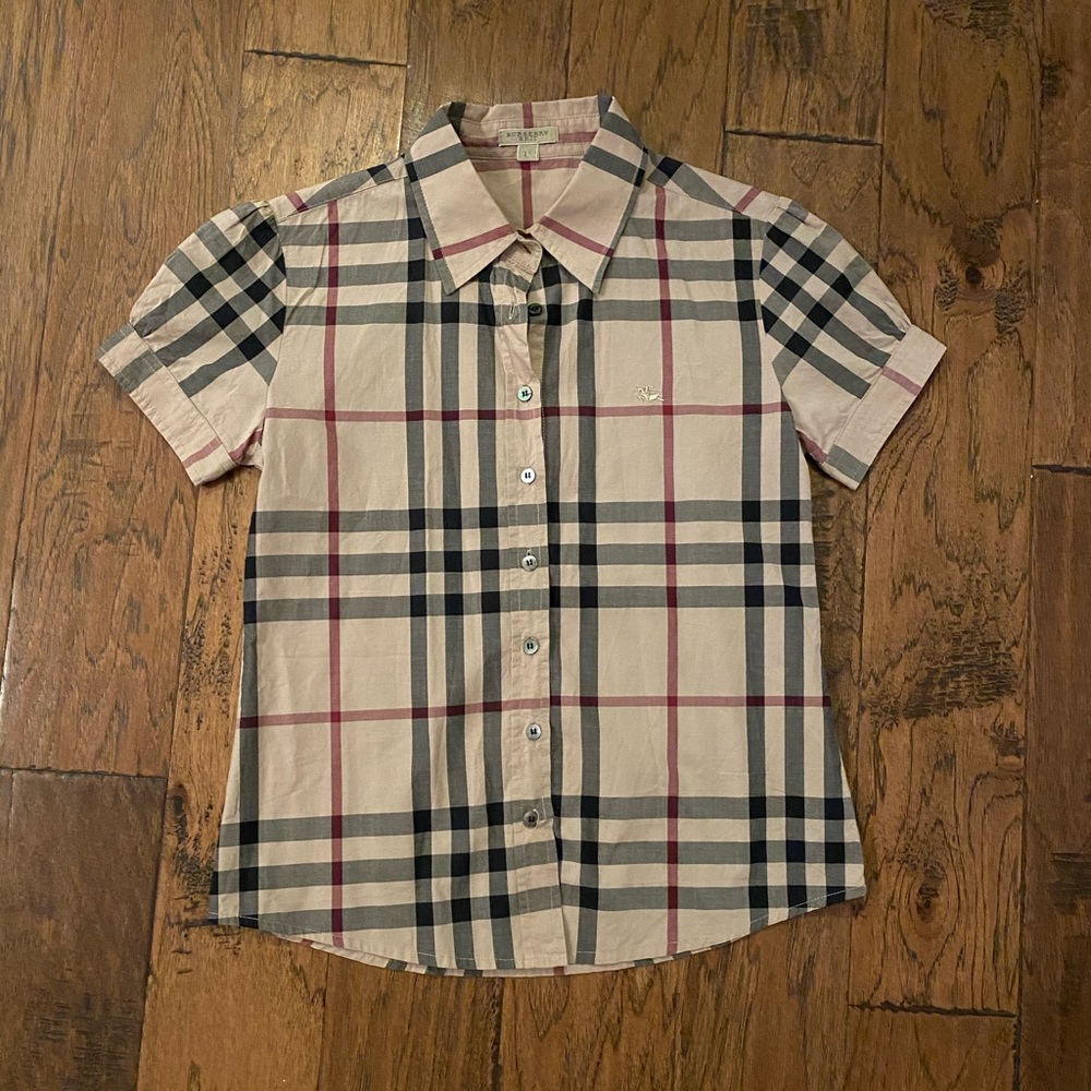 Classic Burberry puff sleeve blouse